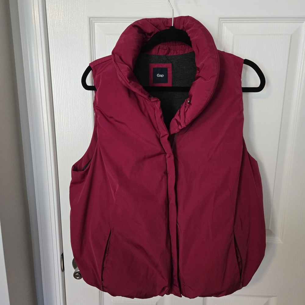 GAP Women's Deep Pink Sleeveless Puffer Vest